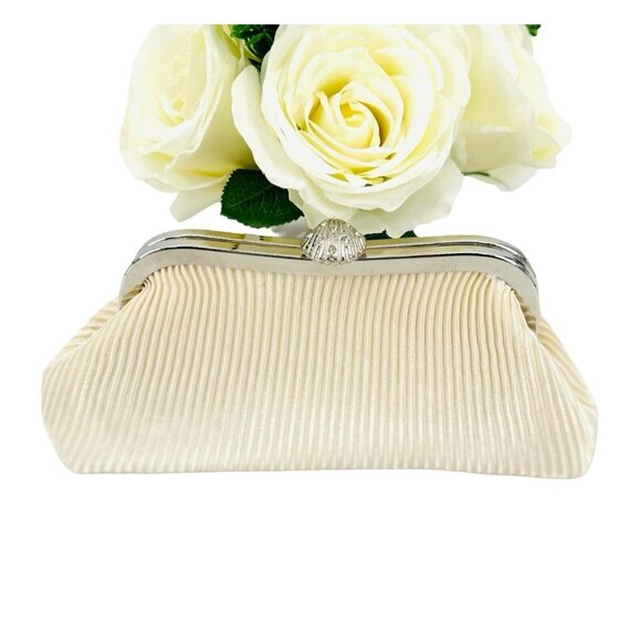 BIJOUX TERNER Ivory Satin Silver Seashell Rhinestones Latch & Chain Clutch Purse - Picture 1 of 9